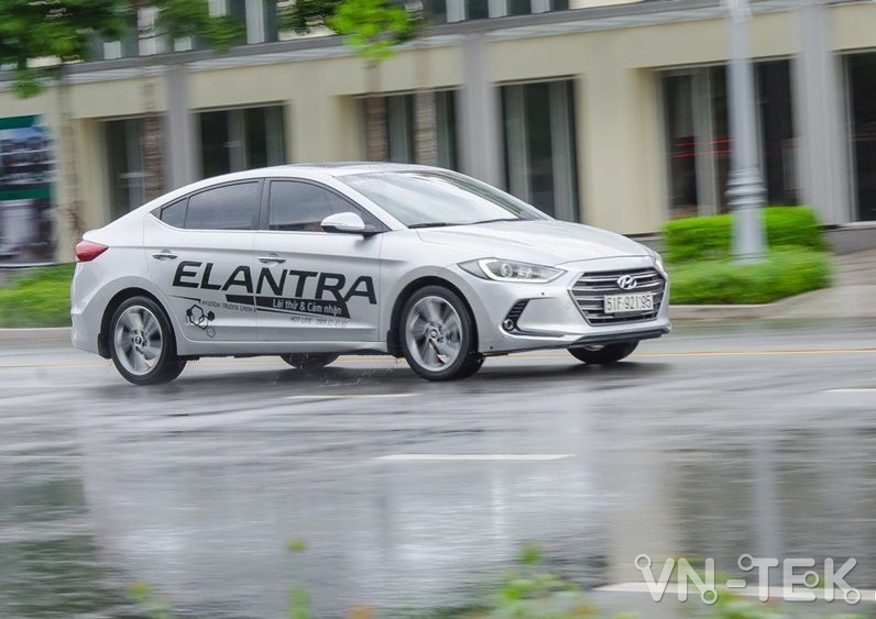 hyundai elantra 2018 1 - Review đánh giá chi tiết xe Hyundai Elantra 2018