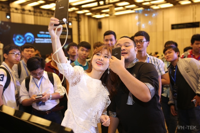smartphone selfie3 - Teen Sài Thành hào hứng trải nghiệm smartphone selfie kép
