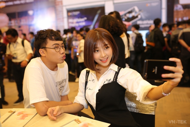 smartphone selfie5 - Teen Sài Thành hào hứng trải nghiệm smartphone selfie kép