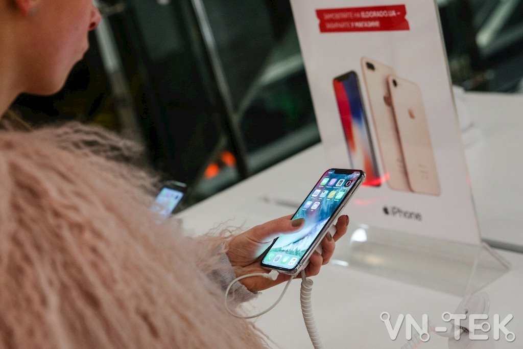 apple van phai phu thuoc v 224 o doi thu samsung trong san xuat iphone - Apple vẫn phải phụ thuộc vào đối thủ Samsung trong sản xuất iPhone