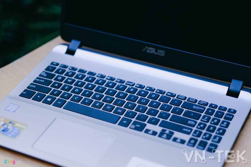 laptop asus x507 6 - Laptop có thể nâng cấp như máy bàn giá 10,5 triệu đồng ở VN
