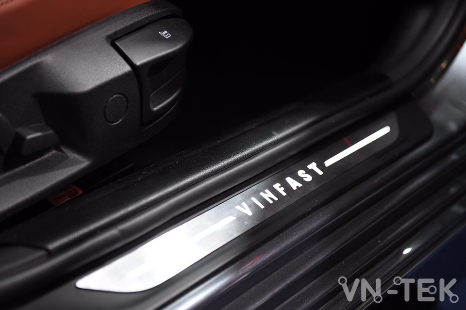 vinfast lux a2 6 - Xem nhanh nội thất 2 mẫu xe VinFast vừa ra mắt 2018